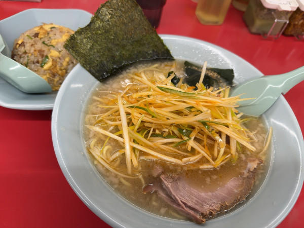 「辛ネギラーメン＋半チャーハン」@ラーメンショップ〇化 市原山木店の写真