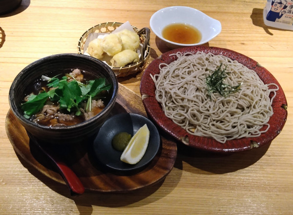 「牛つけそば【昼限定】＋マッシュルーム天」@蕎麦酒場 なかむら庵の写真