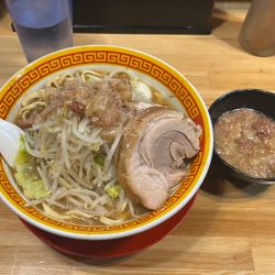 ラーメン220g豚1枚(麺硬め)野菜少しアブラ