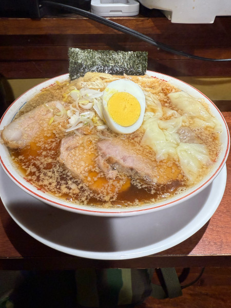 「朝ラーワンタン麺＋豚トッピング」@大井町立食い中華蕎麦 いりこ屋の写真