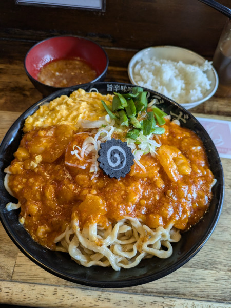 「味噌エビチリラーメン大➕ﾐｿｱﾌﾞﾗﾏｼﾏｼ➕麺増し➕ライス」@旨辛味噌らーめん ぼんずの写真