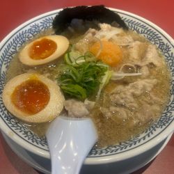 味玉肉そば　946円