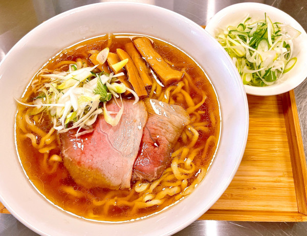 「醤油らーめん（900円）」@らーめんと餃子かんなの写真