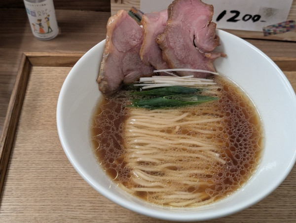 「鶏しょうゆ熟成中太麺」@中華そば 紆折の写真