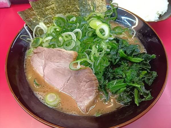 「ラーメン中 九条ネギ」@ラーメン 徳丸家の写真