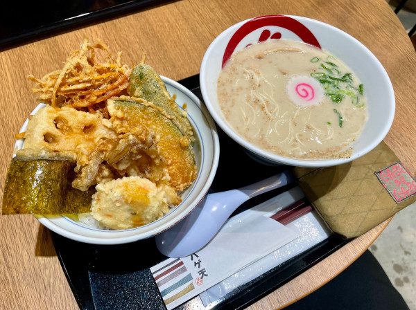 「野菜天丼とらぁ麺ラーメン」@小ハゲ天 エミテラス所沢店の写真