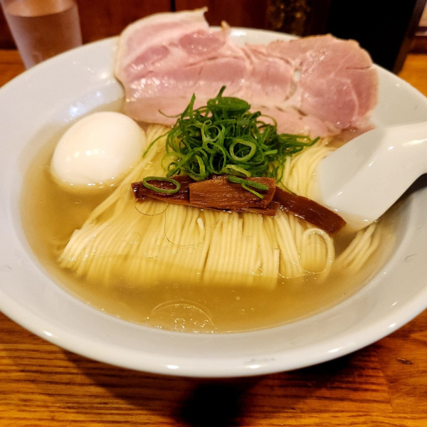 「白 鶏清湯貝塩そば 味玉」@鶏冠78の写真