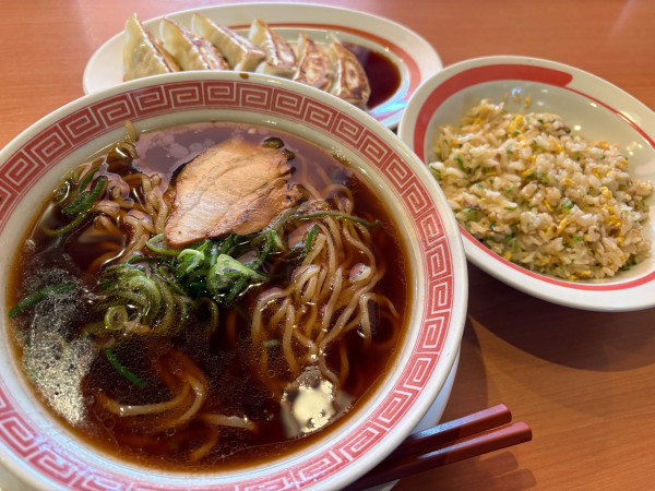 「ブラック素らーめん餃子セット（500円）」@幸楽苑 足立江北店の写真
