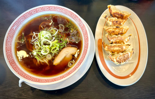 「ブラック素ラーメン餃子セット(500¥)」@幸楽苑 サンモリノ那珂店の写真