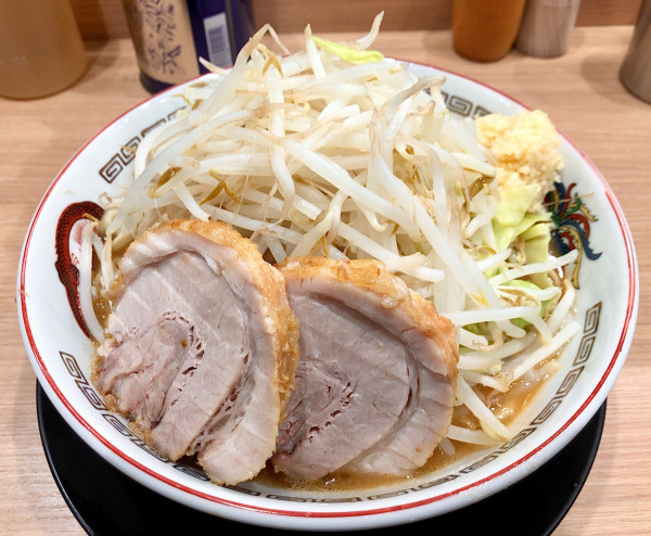 「味噌山1080円」@ラーメン豚山 金沢文庫店の写真