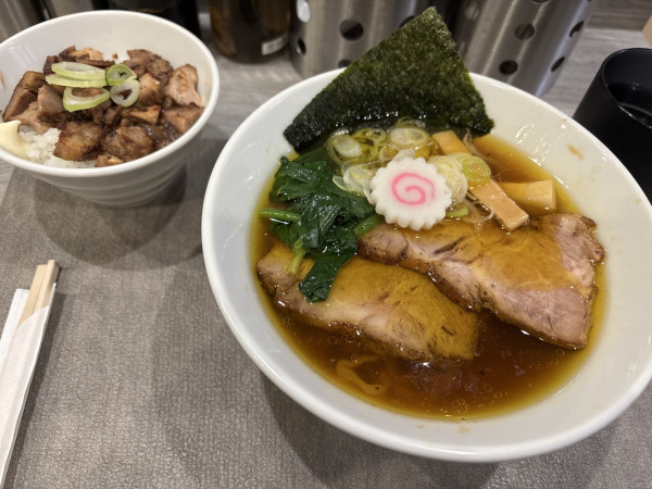 「醤油らー麺」@手打ち 蓮の写真