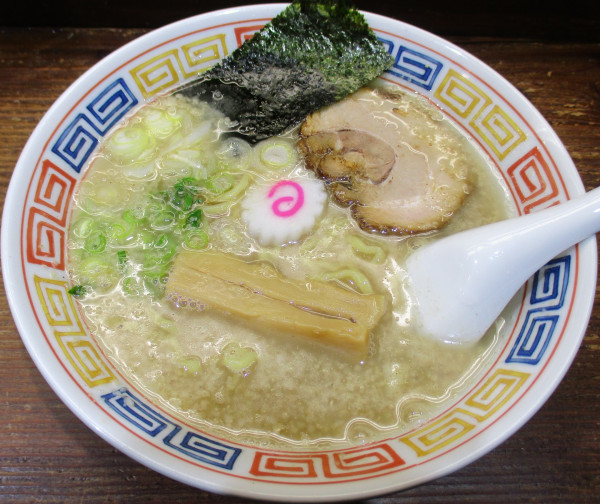 「背脂煮干し中華そば　900円」@支那そば 菜華の写真