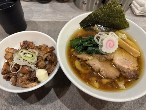 「醤油らー麺＋ミニチャーシューごはん」@手打ち 蓮の写真