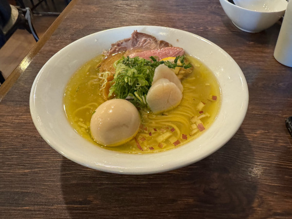 「【冬季限定】帆立の金の塩そば」@麺屋 真心の写真