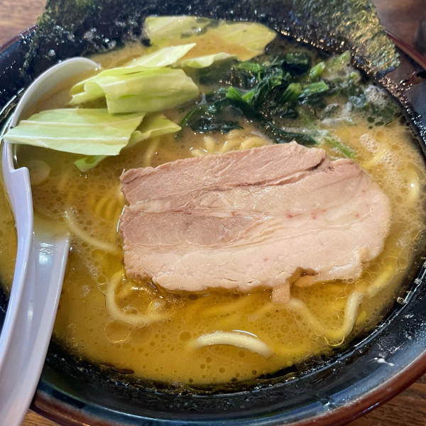 「豚骨醤油ラーメン　900円」@らあめん 寸八 総本店の写真