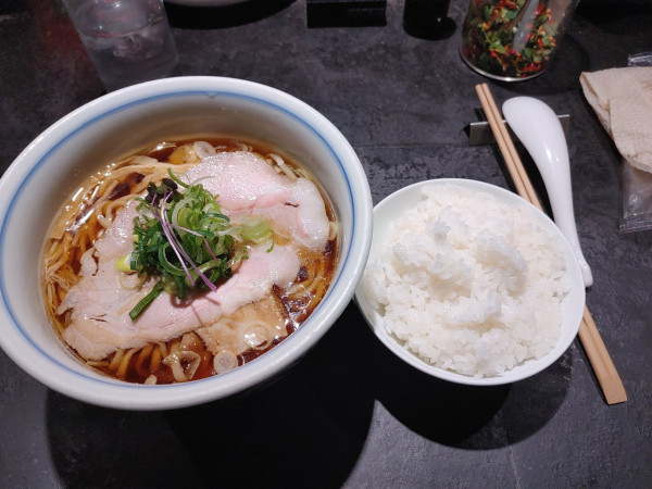 「レギュラー　太麺大盛り　ライス　1050+200円」@駄目な隣人 新宿店の写真