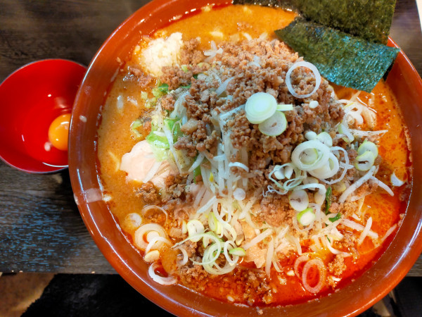 「【限定】タンタカタンタンタンタンメン大1600円+生卵70円」@豚星。の写真