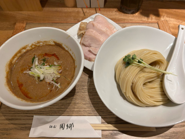 「赤つけ麺+鶏胸増し」@麺屋 周郷 神田店の写真