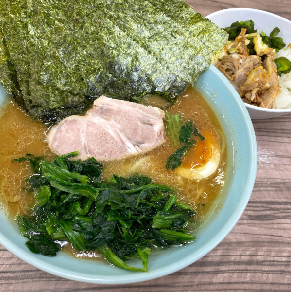 「本店ラーメン 並 900円」@横浜ラーメン 武蔵家 中野本店の写真