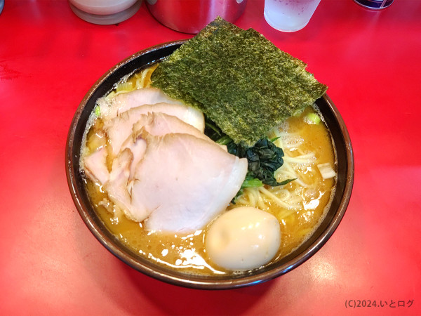 「チャーシューめん 大（＋ほうれん草＋味玉）」@らーめん 谷瀬家 新橋店の写真