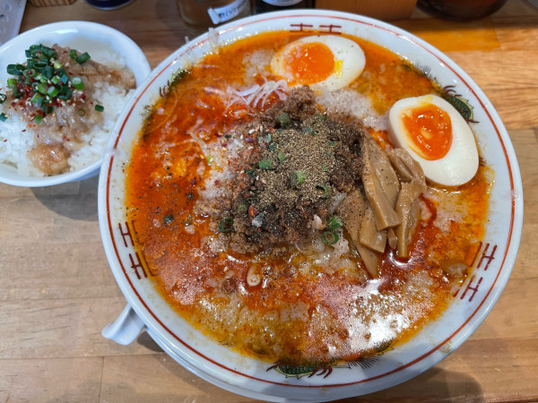 「背脂担々麺」@背脂ラーメン チャッチャ亭の写真