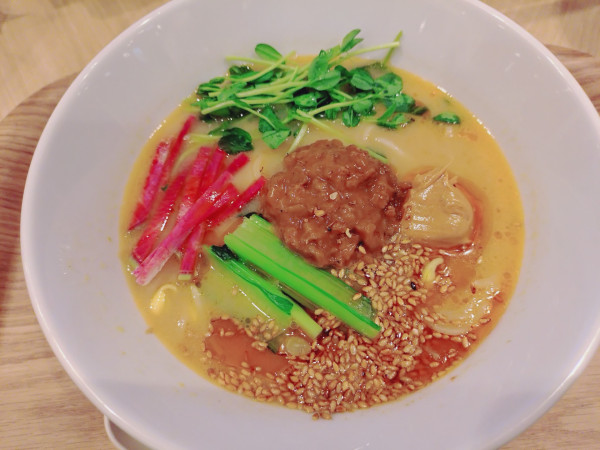 「金胡麻たんたん麺　１２００円」@T’sたんたん 東京駅京葉ストリート店の写真
