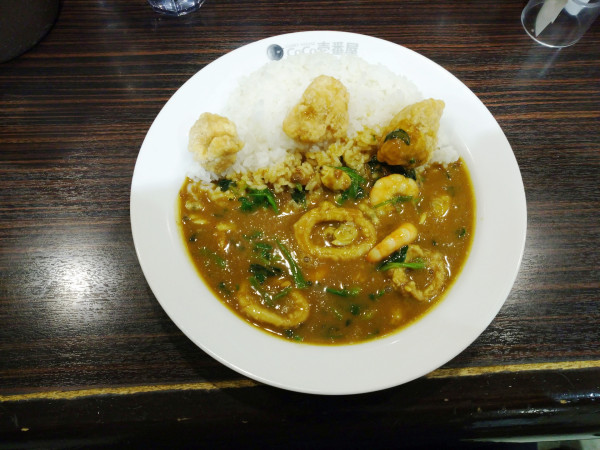 「海の幸カレー＋から揚げ3個＋ほうれん草ハーフ」@カレーハウスCoCo壱番屋 JR大森駅東口店の写真
