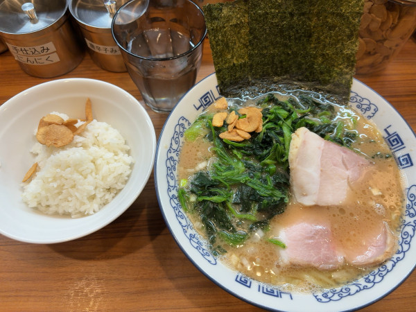 「ラーメン」@横浜豚骨醤油ラーメン YOLOの写真