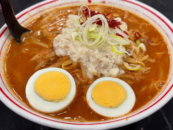 「極味噌卵麺 背脂」@蒙古タンメン 中本 目黒店の写真