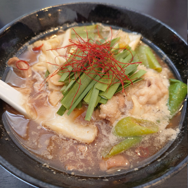 「牛と豚のモツそば」@麺処まるは RISEの写真