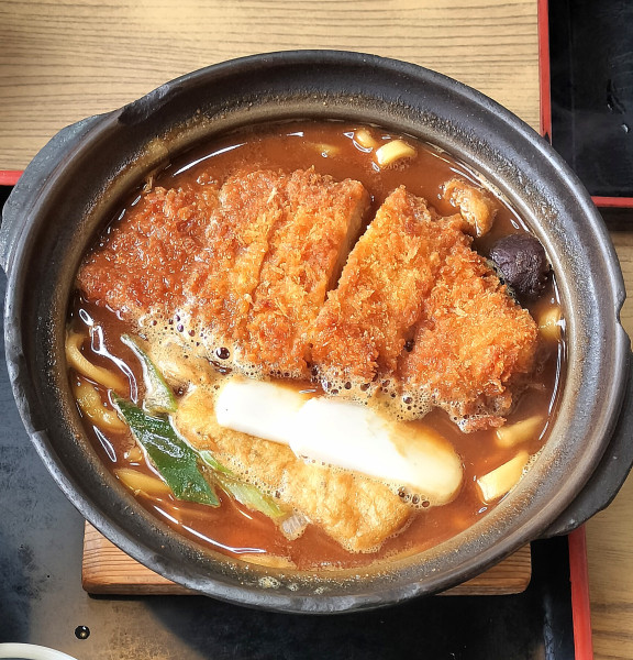 「味噌煮込み 900円＋とんかつ 300円＋玉子 60円」@めん処 やま幸の写真