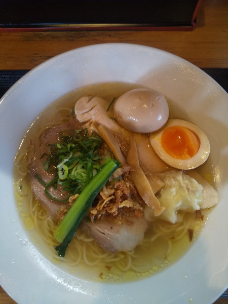 「塩味　ねぎらーめん（味玉付き）」@らーめん専門店 こしがや 一宮店の写真