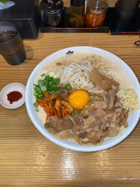 「肉盛りラーメン大盛にんにく¥1,400円(限定)泡の鶏G +徳島」@麺屋 一幸の写真