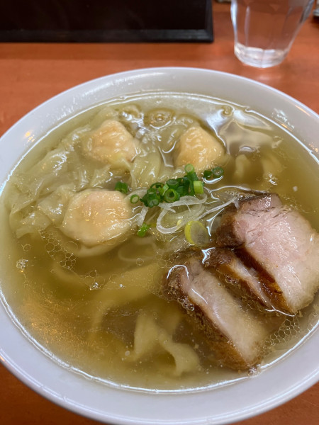 「海老ワンタンメン」@日陰の写真