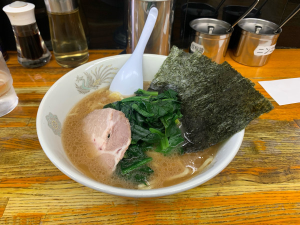 「ラーメン　麺固め　季節の野菜トッピング」@横浜ラーメン厨房 うえむらやの写真