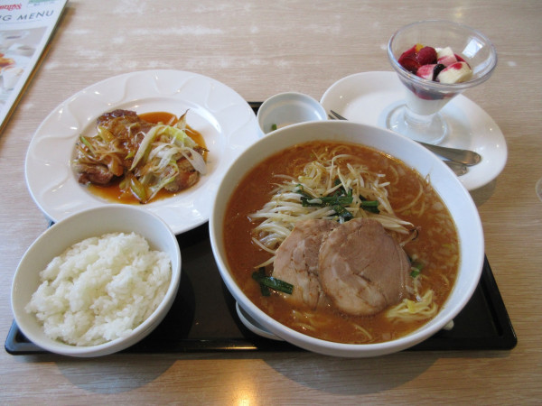 「限定味噌らぁ麺～五重の味噌おすすめセット　２０１３円」@デニーズ 阿見店の写真