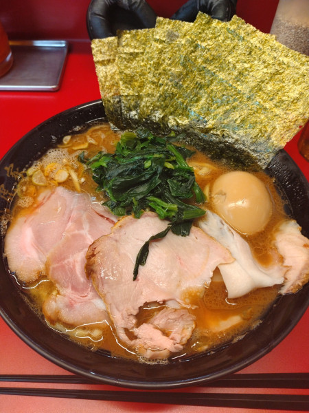「ラーメン（味玉、チャーシュー）」@らーめん 武虎家 暁 仙川店の写真