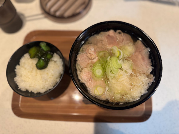 「ラーメン 1000円＋無料ライス」@豚もおだてりゃメン喰らうの写真