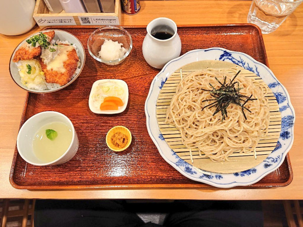 「大根汁のそば、チキンカツ丼」@しののめヌードルの写真