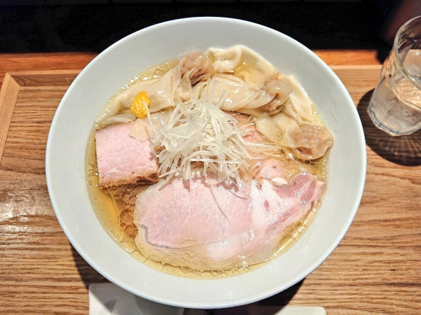 「わんたんチャーシュー塩らぁ麺」@麺 ふじさきの写真