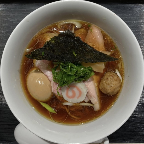 「手火山式鰹節と伊吹いりこの中華そば (醤油)」@中華そば 四つ葉の写真