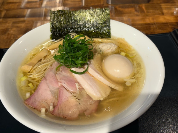 「特級塩そば1250円」@特級鶏蕎麦 龍介 PLAY atre TSUCHIURA店の写真