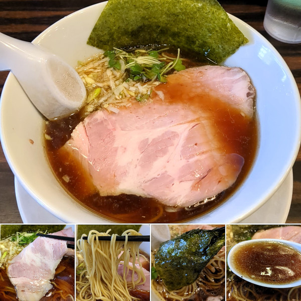 「醤油ラーメン(細麺)　900円」@稲荷屋の写真