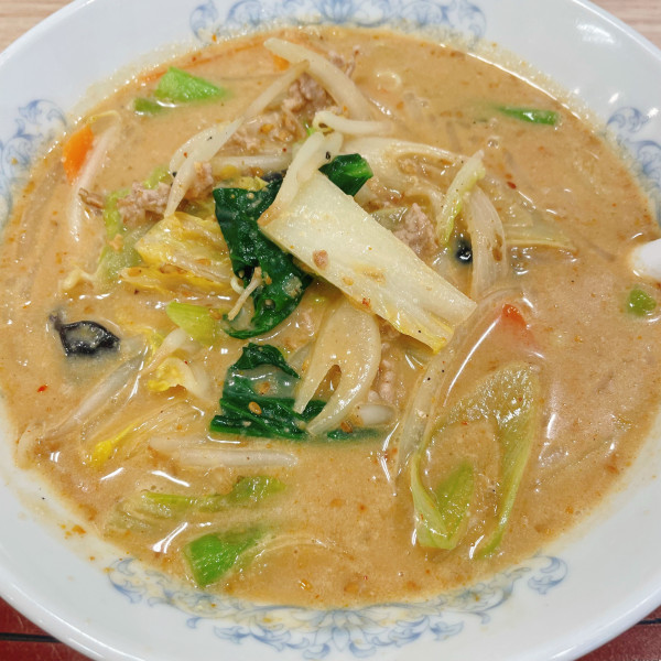 「豆乳旨みそラーメン(0.5玉)690円」@ぎょうざの満洲 おおたモール店の写真