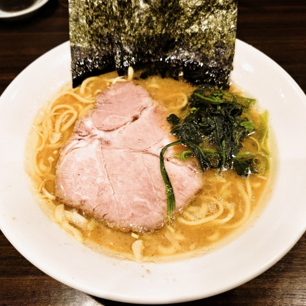 「六角家イズムライト豚骨ラーメン並」@横浜らーめん 寿三家の写真