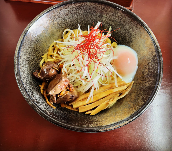 「鶏油そば＋温玉」@麺屋 鶏楽の写真
