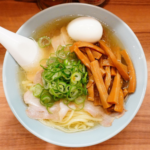 「味玉中華そば＋塩味変更＋メンマ＋小瓶ビール」@中華そば 一辰の写真