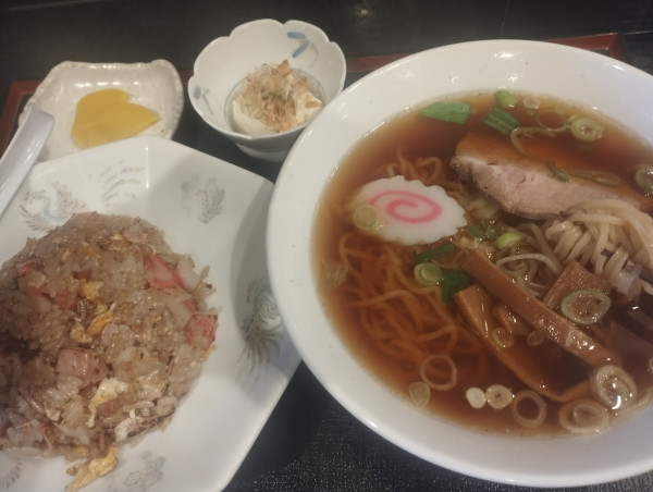 「本日のランチ チャーハン・ラーメン(900)」@門前の写真