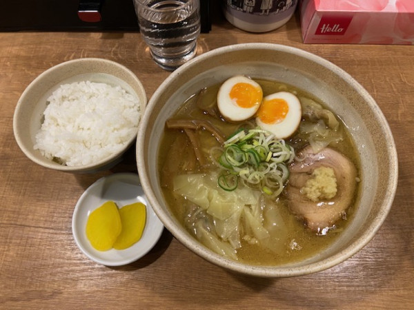 「味噌+ワンタン+味玉+サービスライス」@らーめん 福籠の写真