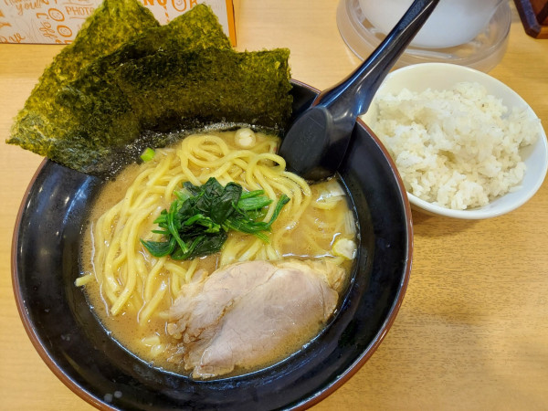 「ラーメン ライスセット 750円」@よつ家 竹ノ塚店の写真